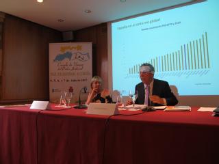 La vocal del CGPJ María Victoria Cinto y José Folgado